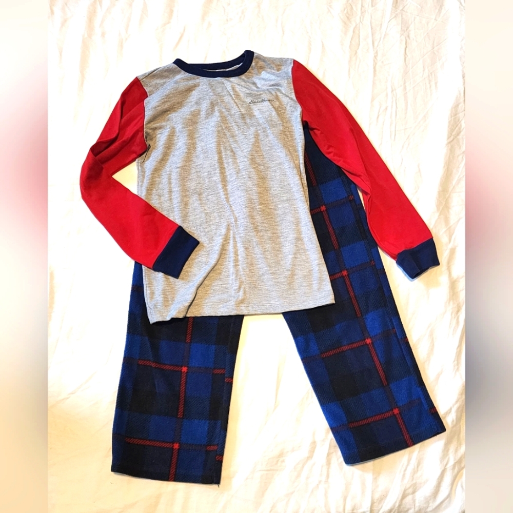 Eddie Bauer 2 Sets Blue and Red Pajama Set with Classic Design - Picture 2 of 8